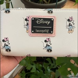 Loungefly Minnie Mouse original Wallet, USED ONCE. Look at pictures for flaw